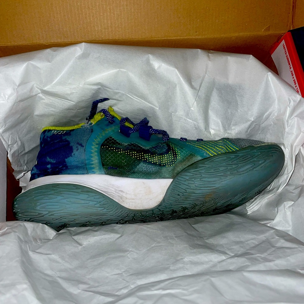 Kyrie Irving #7 size 9.5